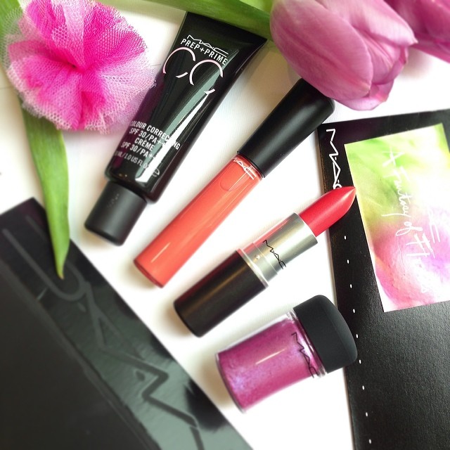 I had serious problems counting this tag... Because all my previous posts were mislabeled! This should be 5/5 of the #springfeeling tag from @lillepepa!!! I'm really into the K-lips trend atm and the #MAC Dreaming Dahlia & Precious Fruit combo is my dream coral pout! Of course, with spring we are heralding a new class of CC creams! 
Now playing this forward to @itsrainingmakeup @secondsacharm and @samanthashley_!