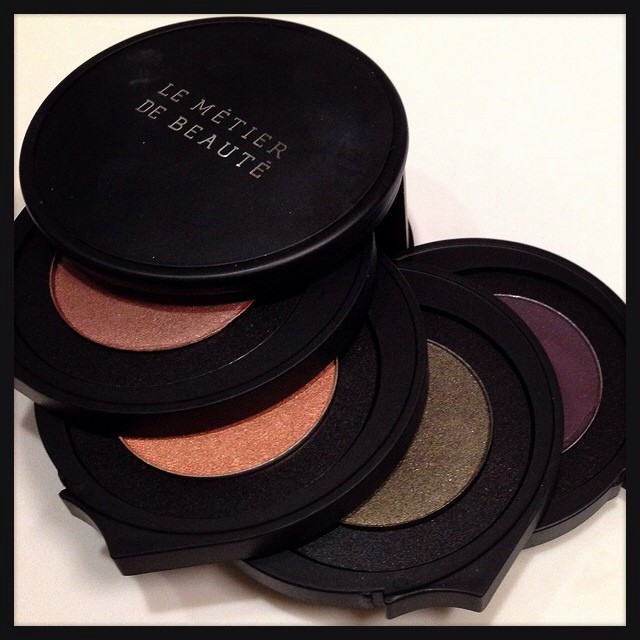 #LeMetierdeBeaute Gravite Kaleidoscope Eye Kit packs a punch when it comes to color...unlikely as it seems, all 4 shades layer beautifully together! Swatches, review and #EOTD on the blog now! 💋