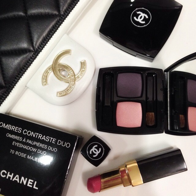 Clearly I'm a sucker for pink-purple eyeshadows! But if Quadrille seems too warm for you, Rose Majeur is a wonderful alternative. After all, #Chanel hasn't released an Ombré Contraste Duo in over a year! Rose Majeur looks set to be a personal fave this season! 💖💓💞