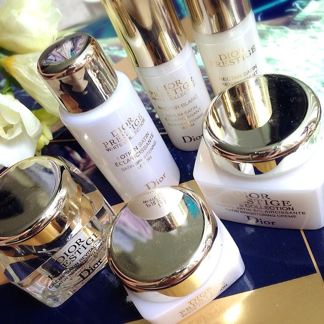 Hope everyone had a wonderfully relaxing weekend so far! If you're casting around for a good read, and looking for some decadent skincare ideas, pls stop by my blog for a run-down on the #Dior Prestige skincare collection!
#clozette #bblogger #beautyblogger
