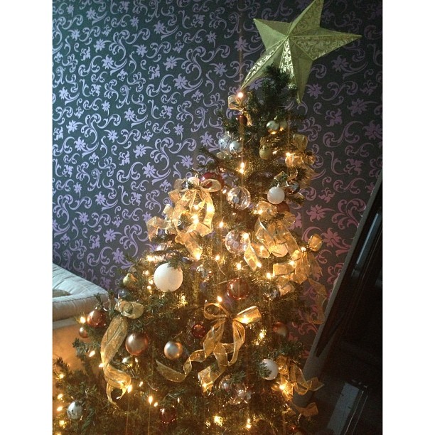 It's beginning to look a lot like Christmas...Soon the bells will start, and the thing that will make them ring...
Is the Carol that you sing, right within your heart...⛄🎄🎅