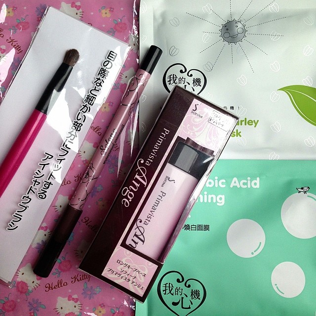 Always touched by the lovely little surprises from all my sweet friends 💓 Thank you @elainnio for these beauty treats! You gals always seem to know me better than I do myself! 💖💋🎀