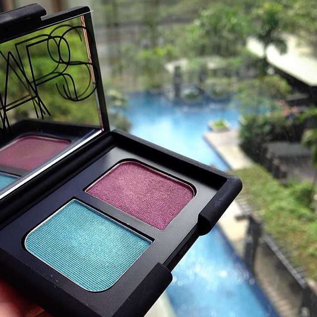 Don't quite have the ocean in my backyard, but this #NARS China Seas is a lovely sight to behold! Swatches, review & #EOTD are up on the blog now!💋