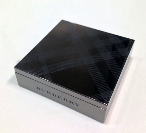 Burberry Sheer Foundation casing