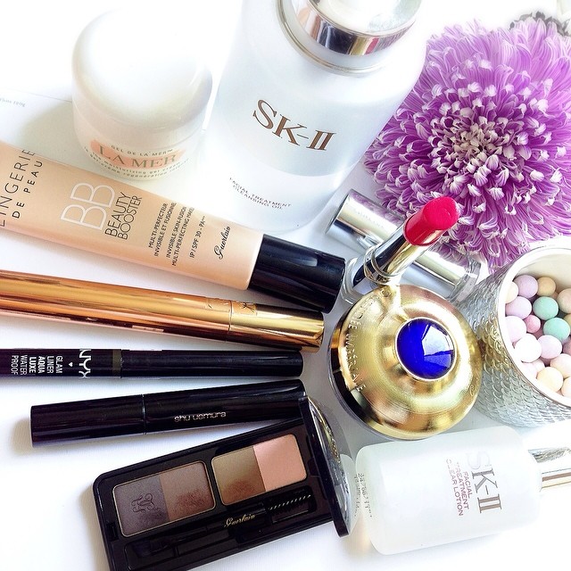 "Cause all of me loves all of you, all your curves and edges, all of your perfect imperfections..." - John Legend
Playing a tag from @cindalrae, here are my top 10 picks if I were going away on a deserted island:
1⃣A good cleanser is a must! I picked SK-II Facial Treatment Cleansing Oil removes all traces of makeup and impurities without stripping my skin of moisture
2⃣Best paired with SK-II Facial Treatment Lotion, closes pores and gently exfoliates
3⃣Am skipping FTE and serums in the spirit of economizing, but the La Mer gel-Creme provides all my hydration & pampering needs in the meantime
4⃣My eyes always need help so I'm picking Guerlain Orchidee eye & lip cream because it meets all my needs and can always double up for extra spot pampering if needed
5⃣Since I'm on a deserted island I figure I won't be needing full makeup. Instead I'm going with Guerlain BB Beauty Booster for decent sun protection and good coverage...also love the relatively matte finish of this!
6⃣YSL Touche Eclat pen for concealing & highlighting. Not the most ideal but the most convenient multitasker.
7⃣Some sort of brow product!! I would probably go with a mascara that doubles up as a brow filler, but I would really prefer to sneak this Guerlain Universal Eye Kit!
8⃣Liquid eyeliner helps define my tiny hooded eyes! Currently I'm using NYX Glam Liner as it is ultra thin and black.
9⃣Guerlain Meteorites is my powder of choice. Although meant more as a finishing powder, the new formula is more powdery and works well enough to mattify without a separate setting powder. 🔟Laneige Serum Intense Lipsticks give a bright pop of color and shine, and are easy on the lips! Perfect for an island escapade!
Thanks for making it through another marathon post! Love to see what these lovely ladies pick: @bubblymichelle @fanny_blackrose @lillepepa @vije79 💋 "Cause all of me loves all of you, all your curves and edges, all of your perfect imperfections..." - John Legend
Playing a tag from @cindalrae, here are my top 10 picks if I were going away on a deserted island:
1⃣A good cleanser is a must! I picked SK-II Facial Treatment Cleansing Oil removes all traces of makeup and impurities without stripping my skin of moisture
2⃣Best paired with SK-II Facial Treatment Lotion, closes pores and gently exfoliates
3⃣Am skipping FTE and serums in the spirit of economizing, but the La Mer gel-Creme provides all my hydration & pampering needs in the meantime
4⃣My eyes always need help so I'm picking Guerlain Orchidee eye & lip cream because it meets all my needs and can always double up for extra spot pampering if needed
5⃣Since I'm on a deserted island I figure I won't be needing full makeup. Instead I'm going with Guerlain BB Beauty Booster for decent sun protection and good coverage...also love the relatively matte finish of this!
6⃣YSL Touche Eclat pen for concealing & highlighting. Not the most ideal but the most convenient multitasker.
7⃣Some sort of brow product!! I would probably go with a mascara that doubles up as a brow filler, but I would really prefer to sneak this Guerlain Universal Eye Kit!
8⃣Liquid eyeliner helps define my tiny hooded eyes! Currently I'm using NYX Glam Liner as it is ultra thin and black.
9⃣Guerlain Meteorites is my powder of choice. Although meant more as a finishing powder, the new formula is more powdery and works well enough to mattify without a separate setting powder. 🔟Laneige Serum Intense Lipsticks give a bright pop of color and shine, and are easy on the lips! Perfect for an island escapade!
Thanks for making it through another marathon post! Love to see what these lovely ladies pick: @bubblymichelle @fanny_blackrose @lillepepa @vije79 💋