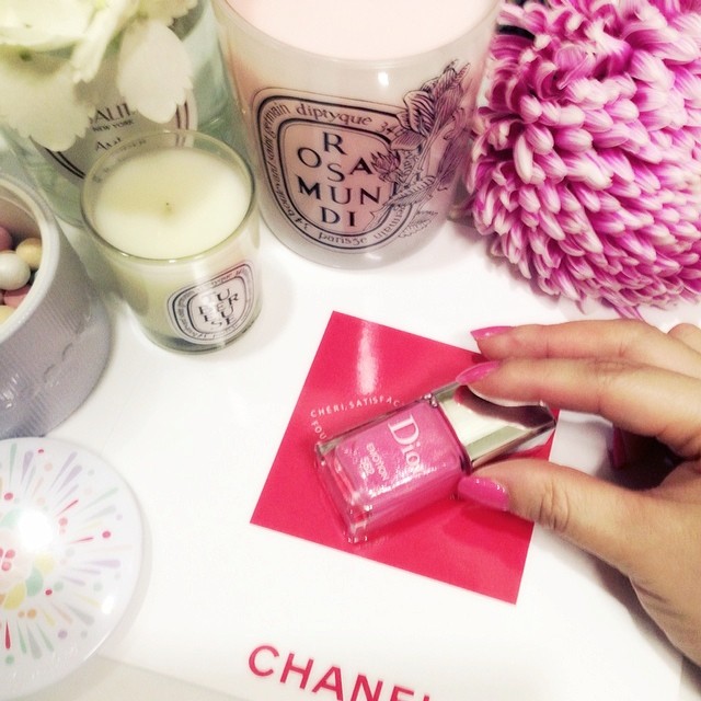 🎀#Diorsnow #Vernis Emotion🎀 is the sweetest pink ever!! If you ever need to glam it like Barbie, this would be it! Take a closer look on the blog now! 🌸