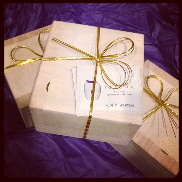 A whole load of #Tatcha Aburatorigami papers arrived! Such exquisite packaging elevates the ordinary blotter to luxury cult. And super accessible at 20% friends & family discount with free FedEx to your doorstep! A girl couldn't ask for more! 💋 A whole load of #Tatcha Aburatorigami papers arrived! Such exquisite packaging elevates the ordinary blotter to luxury cult. And super accessible at 20% friends & family discount with free FedEx to your doorstep! A girl couldn't ask for more! 💋