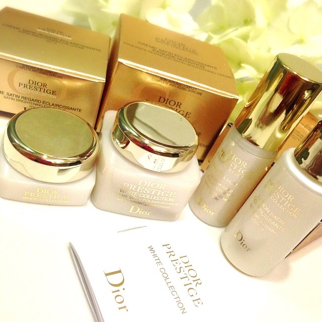 Good Morning!! Trying out new skincare...am loving the textures & scent! More detailed review to come soon! Have a great hump day everyone! 💋