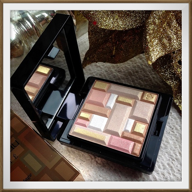 And another beauty! If @nonno_sg hadn't asked me for it, I'd have missed this #cledepeau palette vintage III, an older #limitededition highlighter... But oh how mesmerizing! The combination of soft tones and shimmer is perfection! 💓💓💓 And another beauty! If @nonno_sg hadn't asked me for it, I'd have missed this #cledepeau palette vintage III, an older #limitededition highlighter... But oh how mesmerizing! The combination of soft tones and shimmer is perfection! 💓💓💓