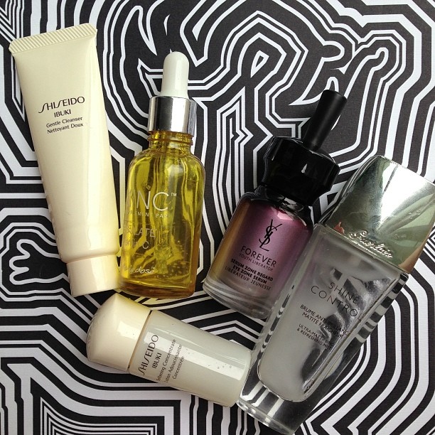 Recent empties as tagged by @pinkpapers_xx, sorry it took forever! 🎀🌸#Shiseido #Ibuki starter set 🌸 I really liked the cleanser with its soft fragrance & gentle but effective properties! Review of the entire range is on the blog if anybody's interested. 🎀🌸 #Skinc My Daily Dose Vitamin C serum🌸 This is my 1st time using Skinc's products, and they seem to be promoting this range of customized serums heavily. I can't say I saw huge improvement in my skin, but it didn't break me out. It is a silky fluid texture that absorbs rapidly & doesn't leave any oiliness on the skin. Perfect for layering under other skincare products & lets me go out in a flash. 🎀🌸 #YSL Forever Youth Liberator Eye Serum🌸 The 1st eye serum that I committed to using! I loved the light texture, a tiny drop is sufficient for both eyes, and doesn't feel heavy layered with my regular eye gel for day! It feels hydrating and helps with puffiness. However, I can't say it has massive lifting properties or helped with eye shadows. 🎀🌸 #Guerlain Shine Control 🌸 This is my HG!! I am super sensitive to primers containing silicone (which is 90% of all that's out there) and this helps keep my t-zone looking less oily & helps hold my makeup better. I use it over my Guerlain Meteorites primer, and for days when I need to be out in the sun more, I spray another layer at the end of my makeup to seal everything in! I've tried Philosophy's Matteness serum and found that stung my skin. This is a much gentler, silicon free alternative! 💕🎀