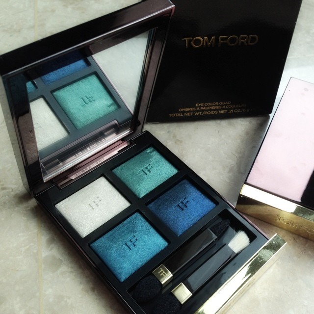 #TomFord Emerald Lust was a LE palette released only in the US for Fall 2012... But it's now available for a limited time in Japan! Such gorgeous & bold colors, unique amongst all the TF offerings. Full review on the blog now! 👗💙💚💎