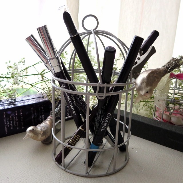 I just started a 3-part mini series of reviews on pencil eyeliners... The 1st is now on the blog, all about some high-end pencils: 🌸ByTerry Crayon Kohl Terrybly 🌸THREE Flash Performance Eyeliner Pencil
🌸Shu Uemura Drawing Pencil
🌸Tom Ford Pencil Eyeliner
🌸Chanel Stylo Yeux Waterproof Eyeliner
Link to blog in profile! 💌