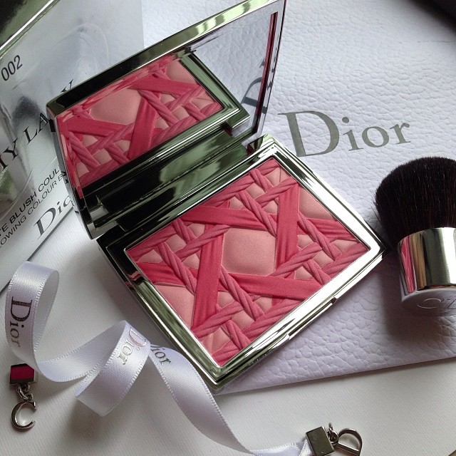 #Dior My Lady blush in 002 Soft Coral... Equally gorgeous in the pan & when worn! Review & dupe list on the blog! 💋