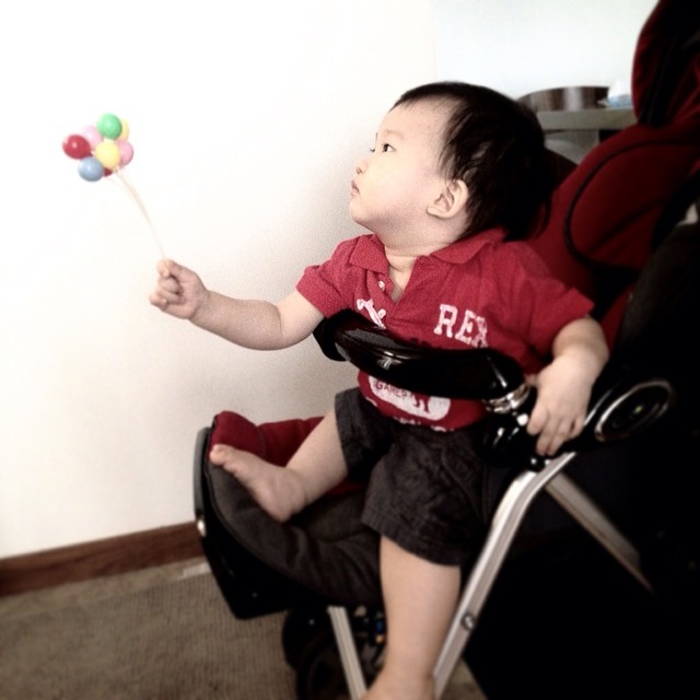 My homegrown spontaneous rendition of #Banksys Girl with Balloons!! Throwback to when Ezra was fascinated with his little bunch of balloons. Counting down to Friday & the weekend!!