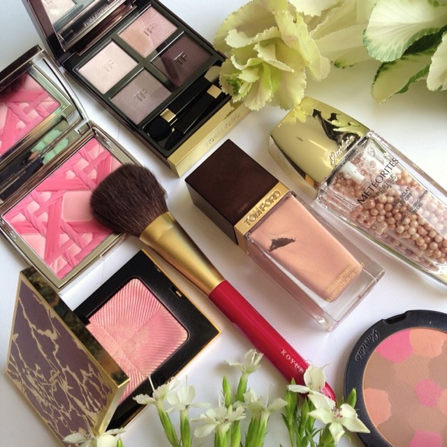 Life's too short to worry about the things that got away, I'm grateful instead for the lovelies that I managed to snag while they were around! Here are my LE picks that I really think should be made permanent for all to enjoy!
✨#TomFord Enchanted
✨#Dior My Lady Blush 002
✨#YSL Rosy Coral Blushilighter
✨#Koyudo Red Squirrel cheek brush is the softest, silkiest brush ever! ✨#TomFord Fire Lust
✨#Guerlain Meteorites Perles Les Ors from Summer 2013
✨#Guerlainsg Crazy Terracotta
Thank you for the tag @nnnekko!