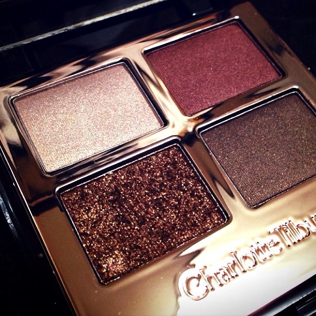 Charlotte Tilbury's The Dolce Vita eyeshadow palette is one for the femme fatale. I've been enjoying this beauty quite a bit, and I think it's the perfect note to end this year with! Full review with swatches &#lotd on the blog now! Enjoy! 💋