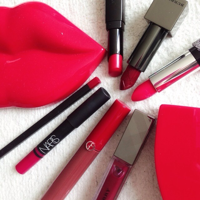Spring cleaning my makeup collection... And here are a bunch of reds for this CNY!! Huat ah!!! 💃💰🎈💥👄