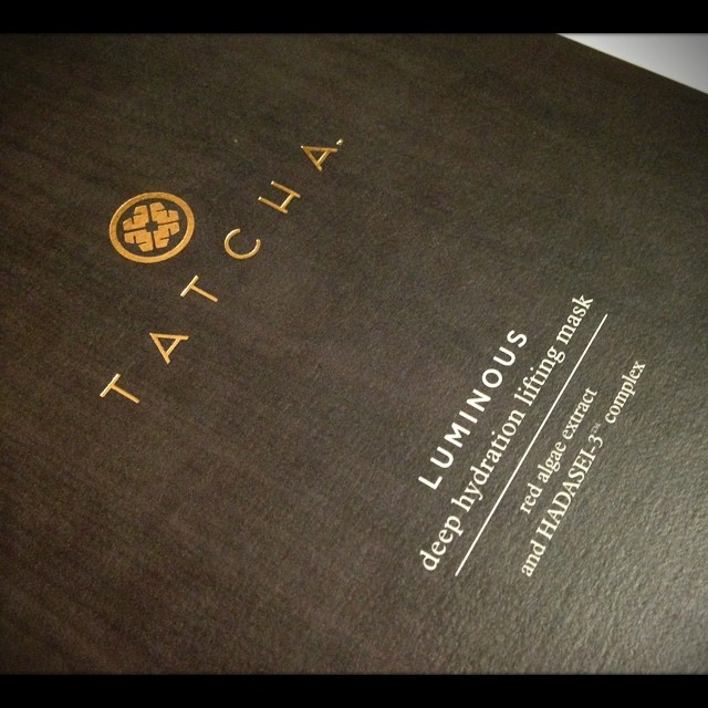 Aaahh.... After all the partying, it's time to reset. Put your feet up, lie back & enjoy a luxurious pampering mask in the comfort of your own home. Fresh face forward 2014! Review of this #tatcha luminous deep hydrating lifting mask on the blog now! 💌