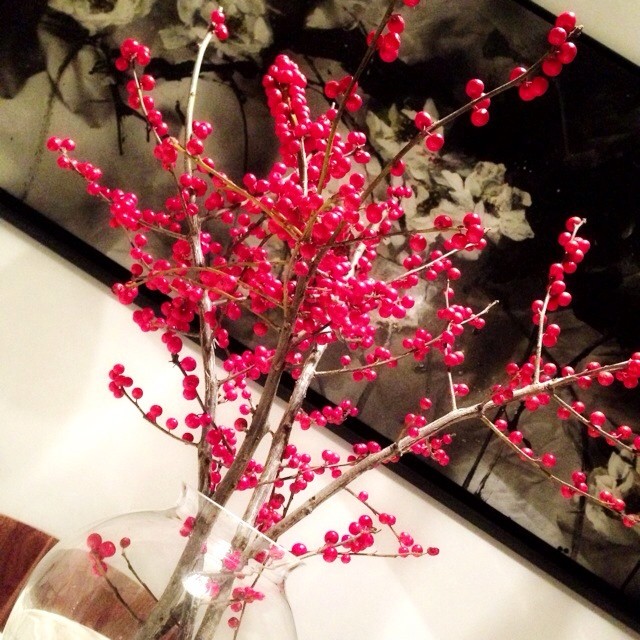 Decorating for #CNY... Decided to place this vase of vermillion berries in my dining area for an instant brightening effect! Have a wonderful reunion dinner tonight, everybody!! 🍊🍊🍊