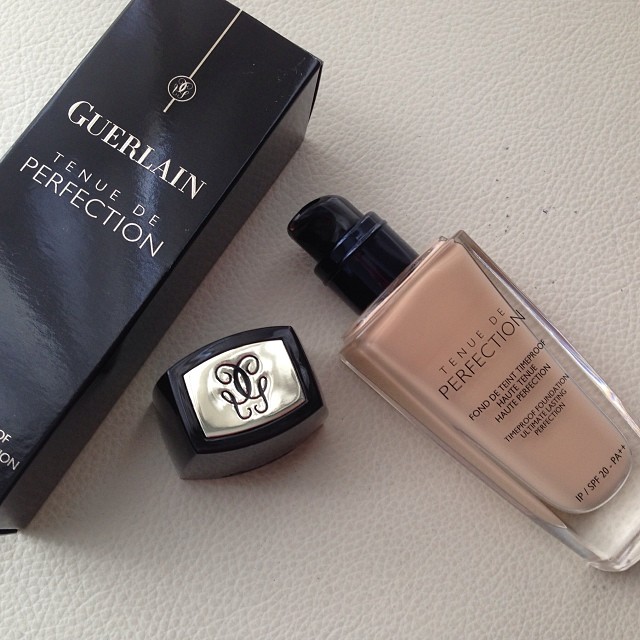 🎀#Guerlain Tenue de Perfection🎀 provides medium coverage with all day velvety matte-ness... I already have too many foundation, but simply couldn't pass on this! Review up on the blog now! 💋