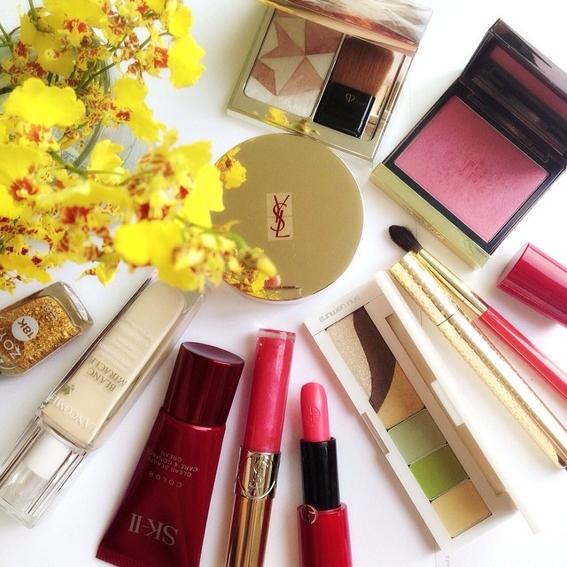 I was so happy to be able to pick up a small spray of these gorgeous 🌼yellow dancing ladies🌼... My all-time favorite flowers! So be prepared to see lots of them over the coming week!! And of course, some of my latest #makeup toys💄💅🎀.... Will be playing with them over the next few days and return with my reviews!
Happy Sunday gorgeous!!!💋 I was so happy to be able to pick up a small spray of these gorgeous 🌼yellow dancing ladies🌼... My all-time favorite flowers! So be prepared to see lots of them over the coming week!! And of course, some of my latest #makeup toys💄💅🎀.... Will be playing with them over the next few days and return with my reviews!
Happy Sunday gorgeous!!!💋