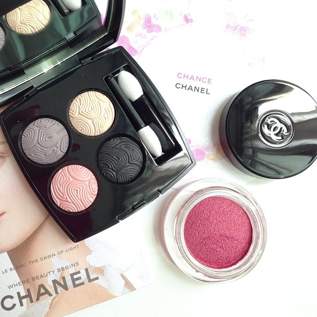 #Chanel Jardin de Camelias make me so glad to be living in Asia! Another pink-purple palette and more sparkly pink mousse for the eyes... Need probably not...but endless lemmings most definitely! Swatches and review on the blog now! 💓