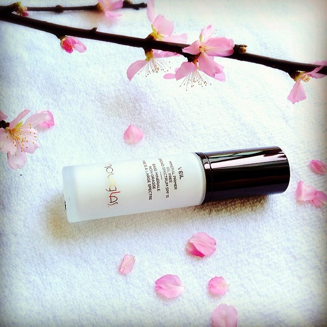 Good Monday morning!! Ready to face a brand new week? Part 2 of my long overdue Battle of the Primers post is finally up... It's unfair really, I don't know what other primer can too this #Hourglass Veil Mineral Primer! That's how much I love it! Have a great week ladies!! 💋