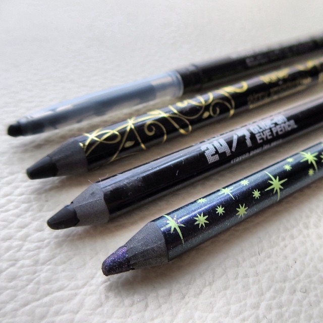 Continuing my quest for the perfect eyeliner pencil... This time some mid-ranged western brands:
✏#Clinique Quickliner for Eyes Intense
✏#Tarte Skinny SmolderEyes
✏##UrbanDecay 24/7 Glide-On Eye Pencil
✏#Pixi Endless Silky Eye Pen
Review is up on the blog now! 💌 Continuing my quest for the perfect eyeliner pencil... This time some mid-ranged western brands:
✏#Clinique Quickliner for Eyes Intense
✏#Tarte Skinny SmolderEyes
✏##UrbanDecay 24/7 Glide-On Eye Pencil
✏#Pixi Endless Silky Eye Pen
Review is up on the blog now! 💌