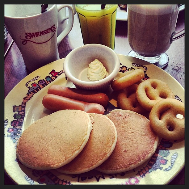 And here's a happy kiddy breakfast for mummy & baby!!