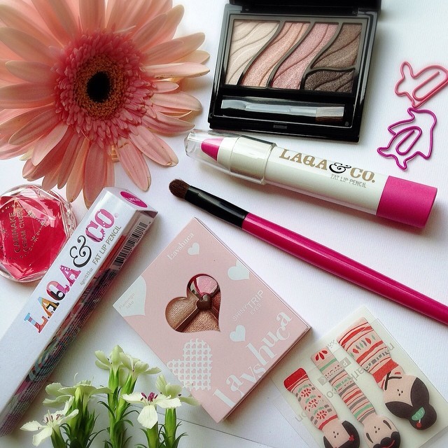 Counting my blessings... Really love all the amazing ladies that I've gotten to know over Instagram & treasure these sweet gifts (handful out of the mountain they have showered me with!). Also taking the chance to play the pink tag that @bubblymichelle sent my way earlier today! Love you ladies!! 💋💓💋💓