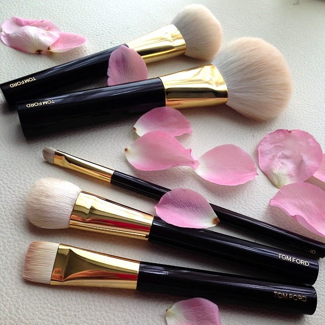 Day 2/5 of #designerluxurychallenge: 
My slowly growing 🎀#TomFord brush collection!🎀
It all started with the cream foundation brush which I 💓 for cream blushes! Then 04 seemed the only fitting companion for the Shade & Illuminate palette... Followed by the huge Bronzer brush thanks to @jolenechis enabling! And last Xmas I picked up the cheek & eyeshadow contour brushes! 
And now I'm tagging @rachelxoo to see what she has in store - if you hadn't already done this challenge babe! 😘
