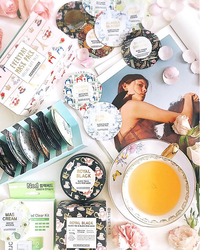 Kicking back this afternoon with @thefaceshop_sg's Nature Collection Mask Kit. There are 6 different types of masks for various skin concerns, all prettily packaged in handy satchets. I'm looking forward to trying out the DEARPACKER Royal Black Tea &amp; Black Rose Mask Pack which contains 77% Royal Black Tea &amp; Black Rose Water for intense hydration, firming and increasing skin elasticity! And lastly, @cnpsg's Anti-Pore Black Head Clear Kit for the nose.
.
Happy Sunday!