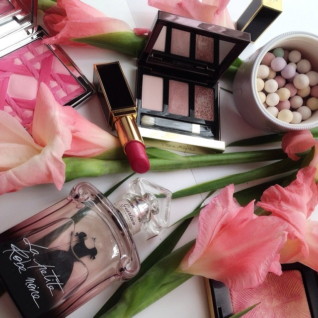 💖HAPPY VALENTINE'S DAY💖 here are some sweet picks for a lovely, glowy look! Have a dreamy start to the weekend, ladies! 💋