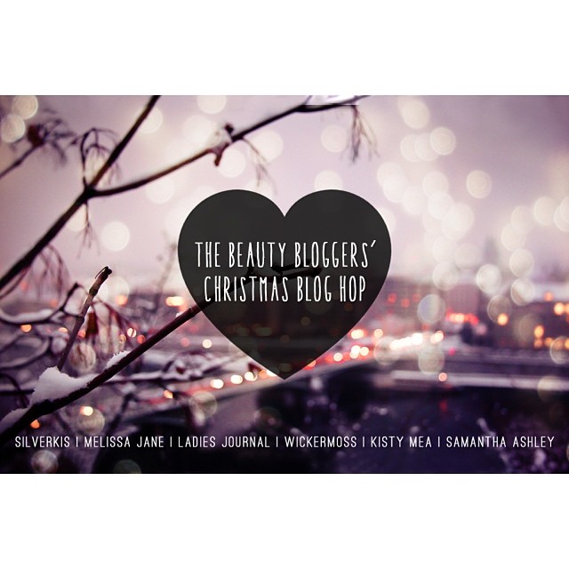 We are counting down to #Christmas!!! A bunch of Singapore-based bloggers are getting together to present a 🎀#bloghop filled with lots of #giveaways!🎀 The countdown starts at the stroke of midnight on ✨@ladies_journal blog (link in her profile page)! Followed by ✨@melissajaneferosha ✨@kistymea ✨@silverkis ✨@wickermoss ✨@samanthashley_!! Come celebrate Christmas with us!! 💋 We are counting down to #Christmas!!! A bunch of Singapore-based bloggers are getting together to present a 🎀#bloghop filled with lots of #giveaways!🎀 The countdown starts at the stroke of midnight on ✨@ladies_journal blog (link in her profile page)! Followed by ✨@melissajaneferosha ✨@kistymea ✨@silverkis ✨@wickermoss ✨@samanthashley_!! Come celebrate Christmas with us!! 💋