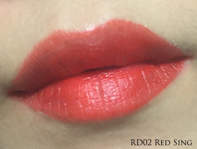 TheFaceShop Ink Lipquid RD02 Red Sing lip swatch